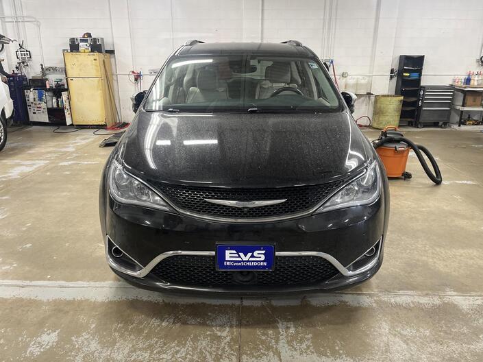 2017 Chrysler Pacifica Limited UConnectTheater&Sound AdvSftyTec 8-Pass&20InchWheelGroups w/Nav DVD AdptvCrz 360DegreeCamera Milwaukee WI